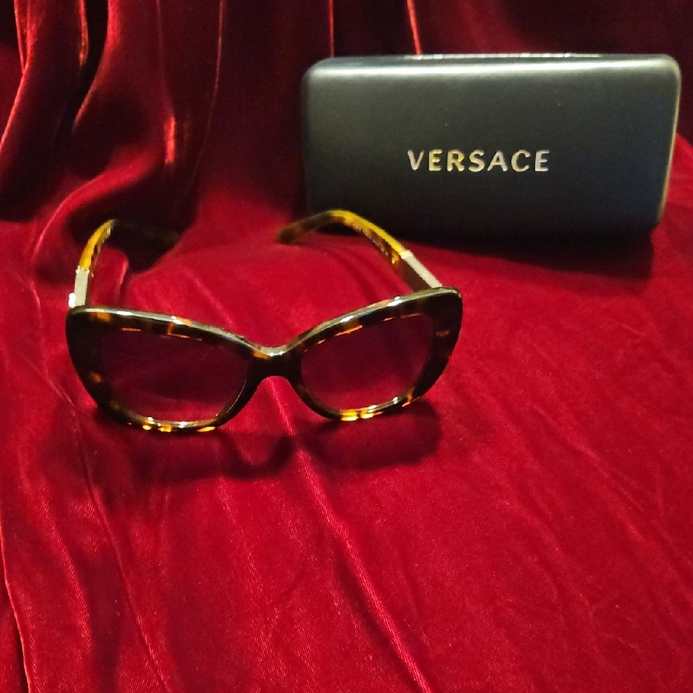 Versace Euc Tortoise Brown Oversized Sunglasses W… - image 6